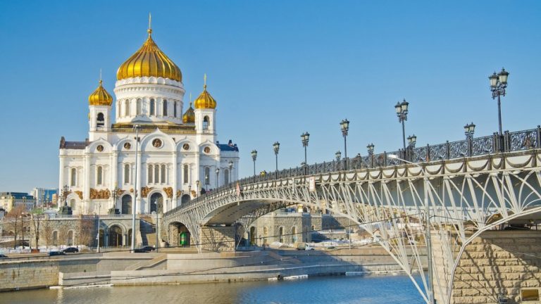 Cathedral-of-Christ-the-Saviour-Moscow-Russia-wallpaper-915x515